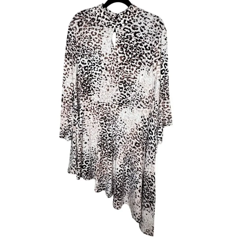 CATO KEYHOLE LONG SLEEVE ASYMETRICAL FLARE SLEEVE TUNIC LEOPARD PRINT SIZE 18/20